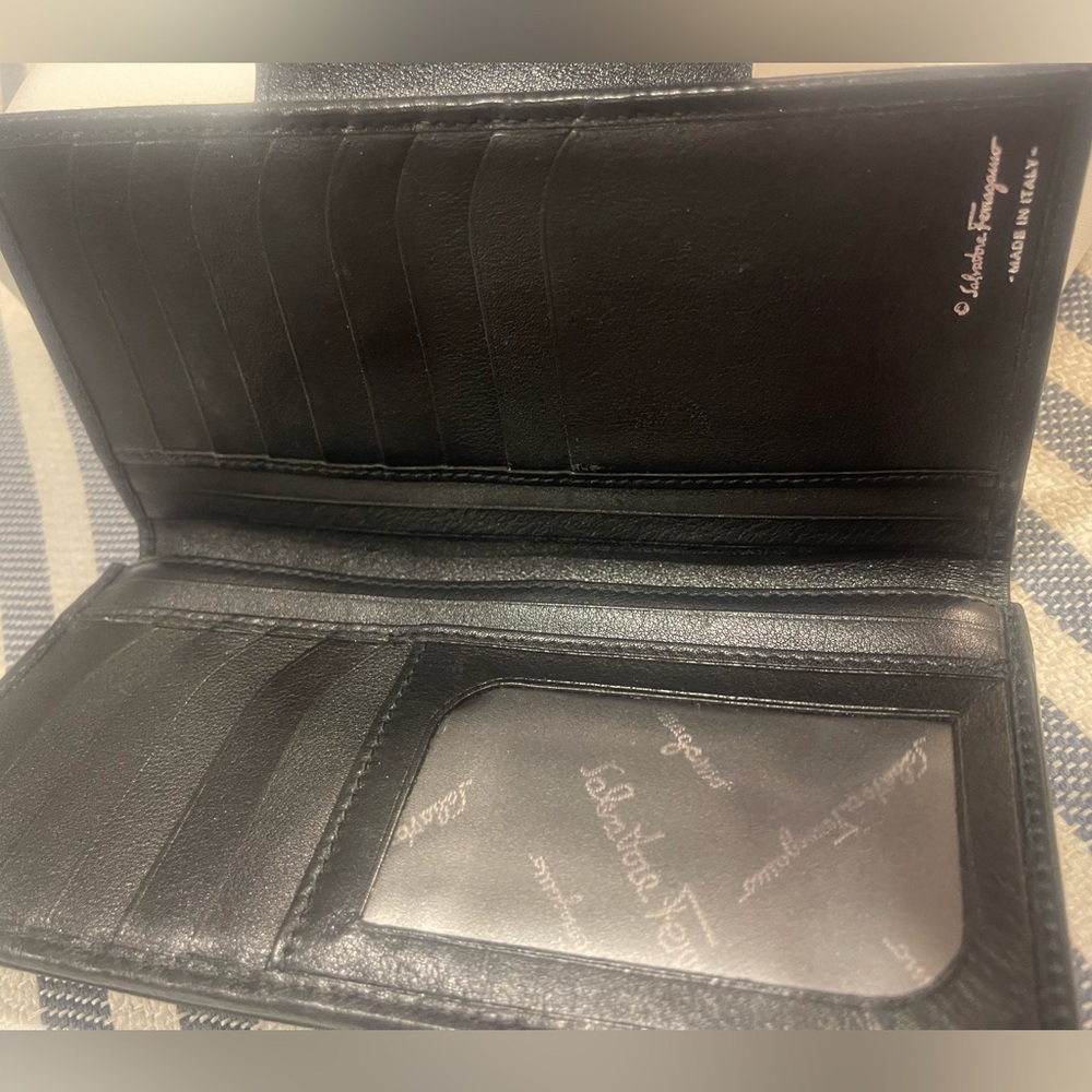 SALVATORE FERRAEGAMO Classic Black Wallet. ๐ค๐ค๐ค - Picture 7 of 12